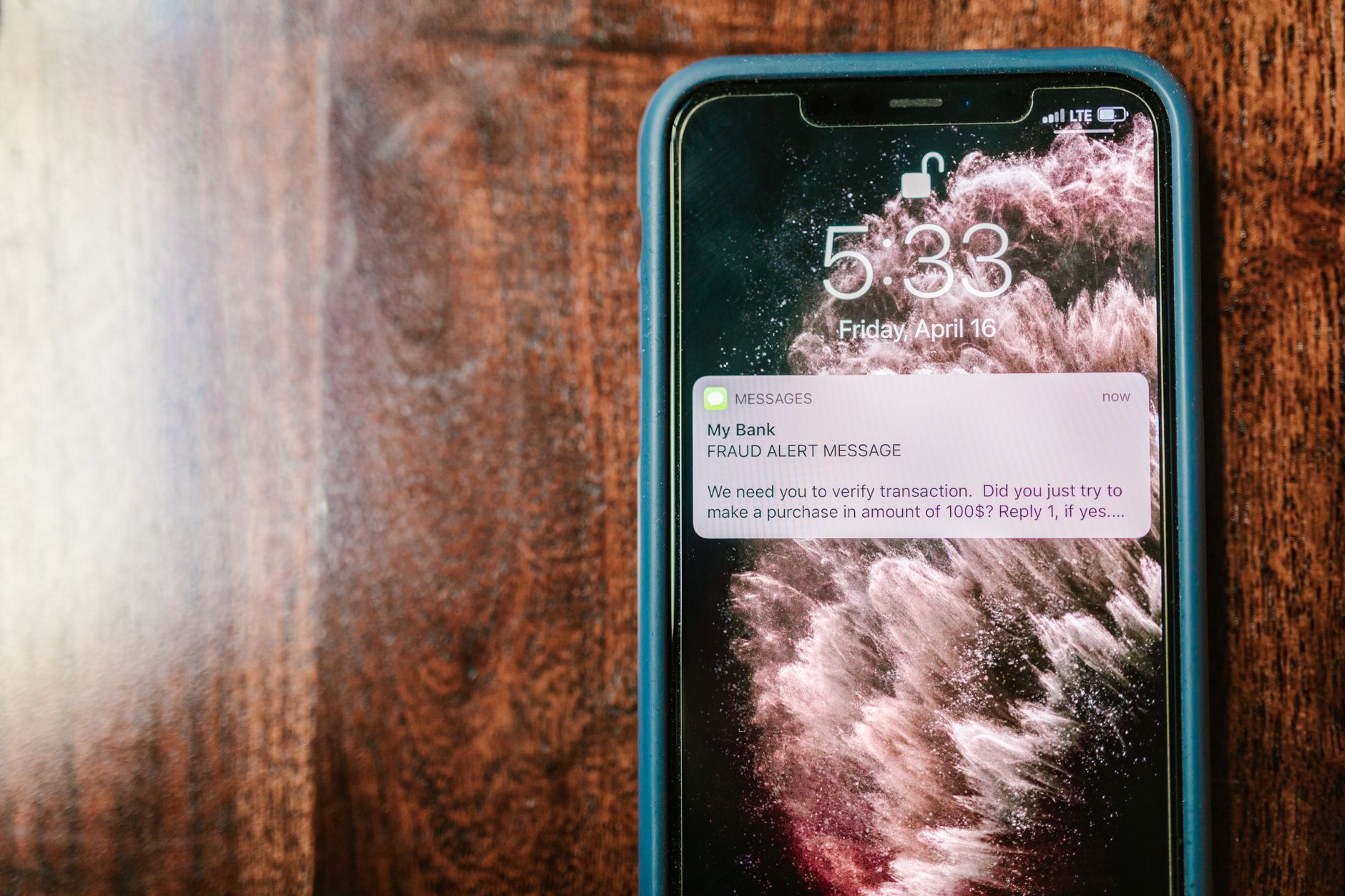 SMS « Bonjour, vous êtes chez vous ? » : une nouvelle arnaque redoutable — alerte message arnaque téléphone