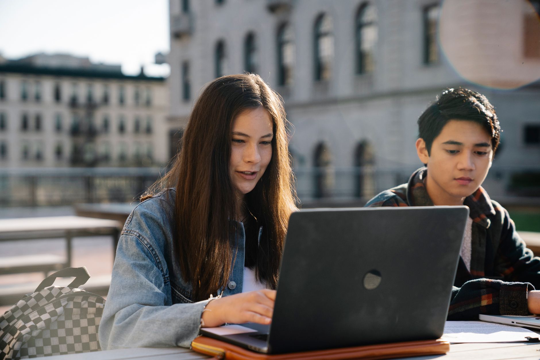 Accéder à la messagerie Webmail AC Créteil : identification et parcours type — étudiant utilisant un ordinateur portable