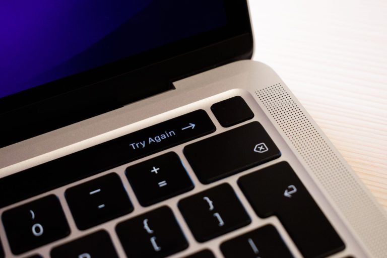 Clé Windows 10 trouver, acheter — clé produit Windows 10 sur écran