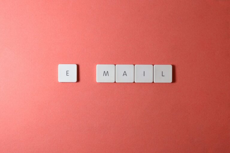 Copie cachée dans un mail — boîte mail avec champs Cc et Cci