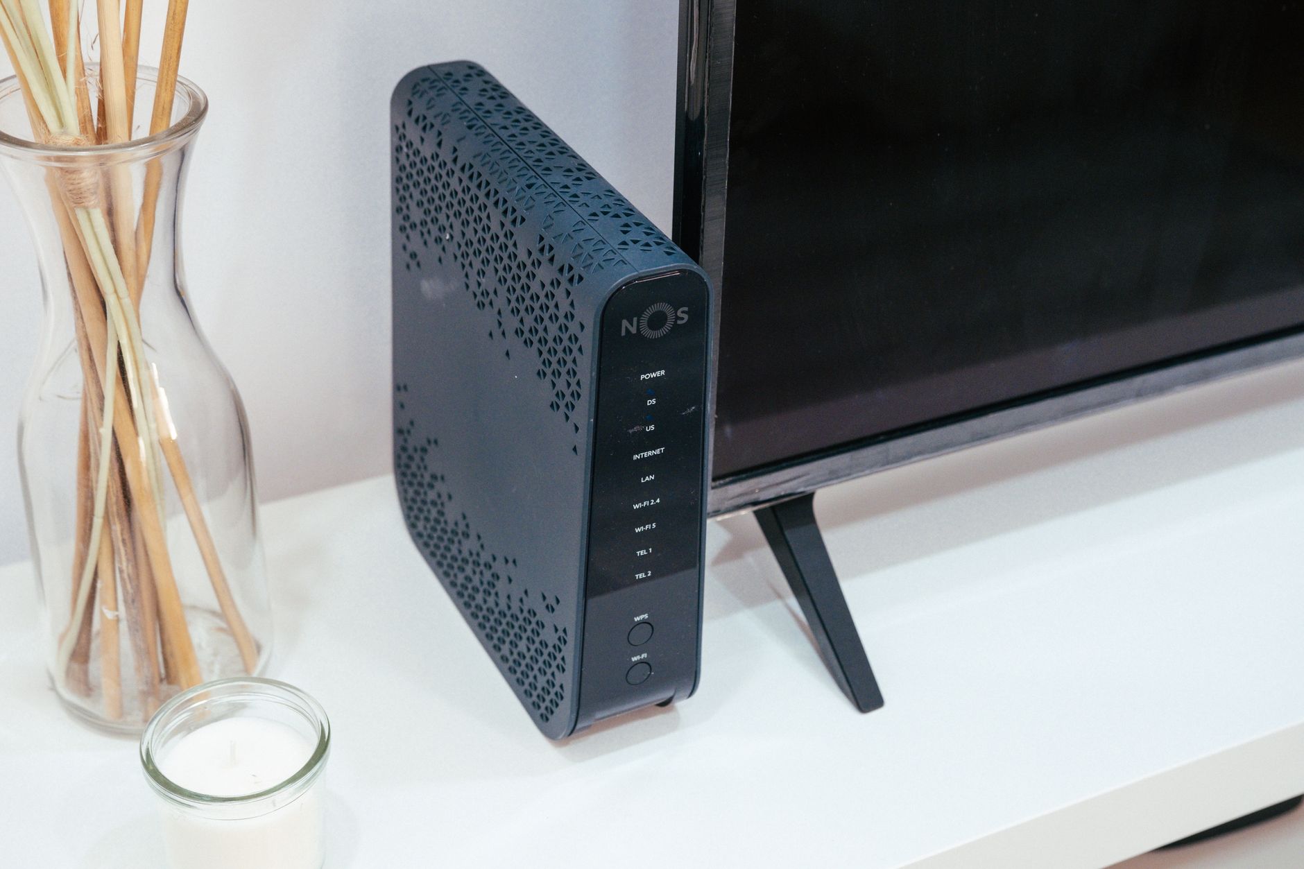Livebox 5 voyant Internet clignotant blanc : que signifie ce signal ? — Livebox 5 voyant internet qui clignote blanc : causes et solutions